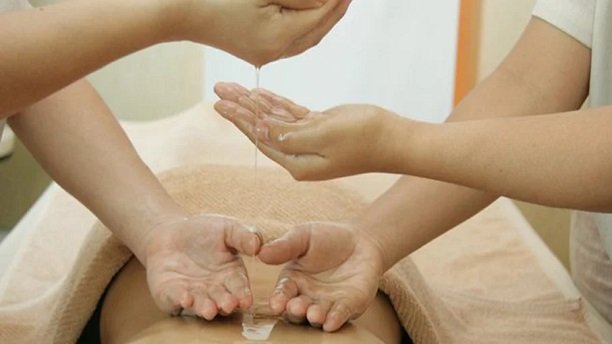 4 hand normal massage